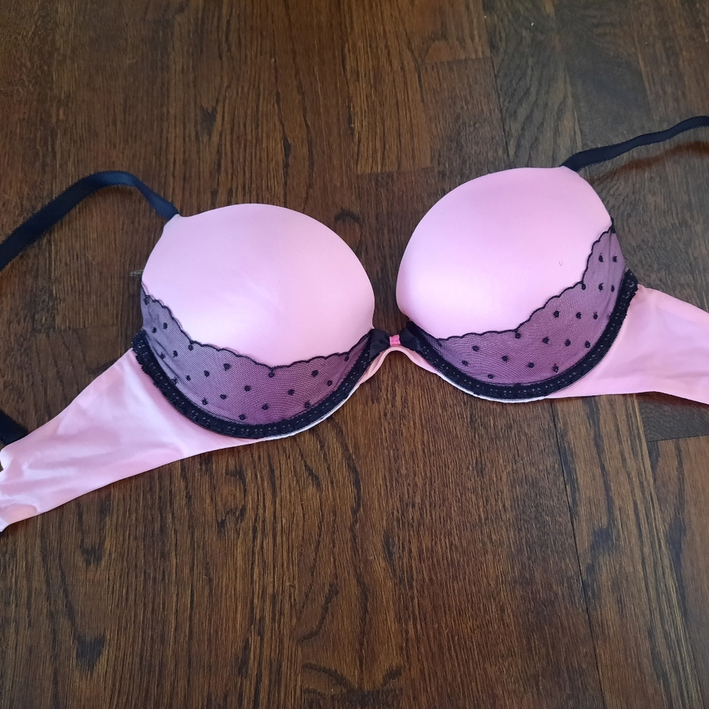 Victoria's Secret very sexy pushup size 32DD pink with black lace